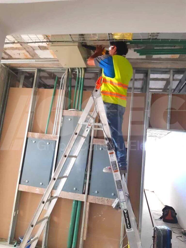 Grupo Constru Elec Calc S.A. de C.V. Especialistas en construcciones, proyectos y supervisiones en el ámbito público y privado.